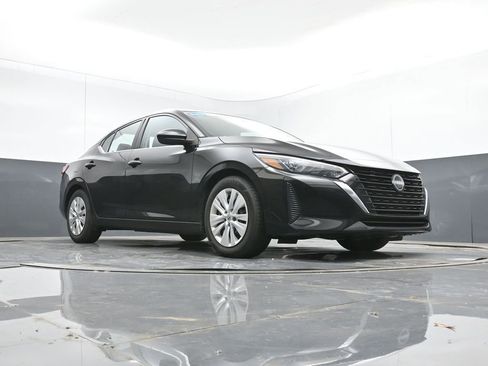 Used 2025 Nissan Sentra S FWD image 43