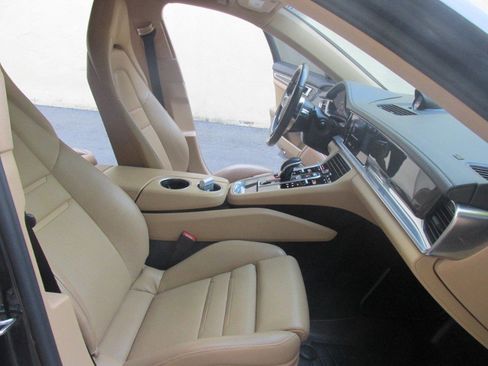 Used 2018 Porsche Panamera 4 image 51