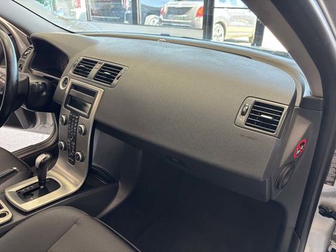 Used 2010 Volvo S40 2.4i FWD image 14