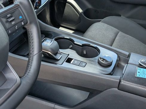 Used 2025 Nissan Rogue SV AWD/4WD image 18