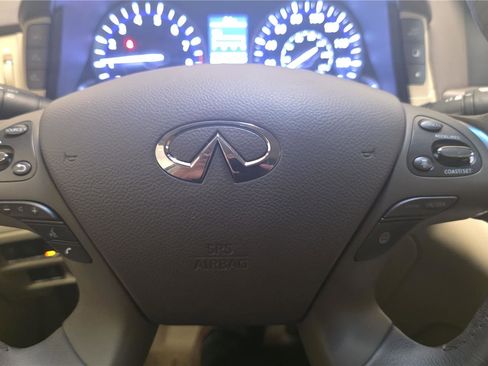 Used 2015 INFINITI Q70 3.7 w/ Technology Package RWD image 19