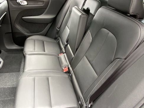 Certified 2025 Volvo XC40 B5 Core w/ Protection Package Premier image 17