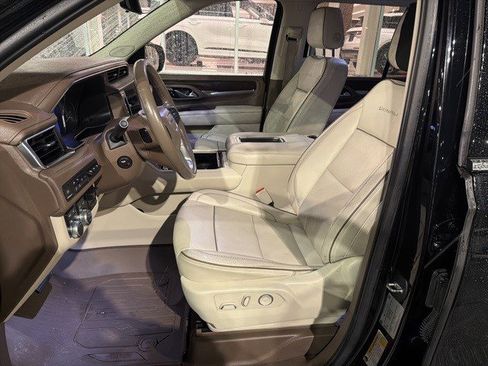 Used 2021 GMC Yukon Denali w/ Denali Premium Package image 12