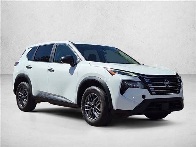 Used 2024 Nissan Rogue S AWD/4WD image 3