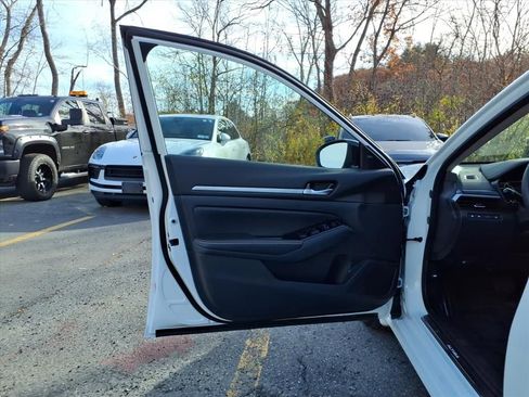 Used 2024 Nissan Altima 2.0 SR image 23