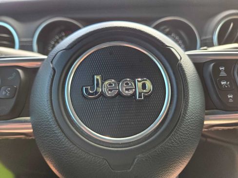 Used 2021 Jeep Wrangler Unlimited Rubicon 4xe AWD/4WD image 32