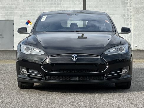 Used 2015 Tesla Model S 70D image 10