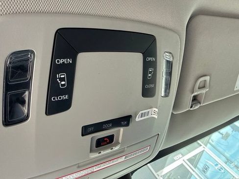 Used 2022 Toyota Sienna LE AWD/4WD image 10