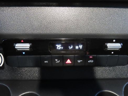 Used 2019 Mercedes-Benz Sprinter 144 image 22