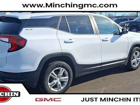 Used 2023 GMC Terrain SLE w/ Driver Convenience Package image 3