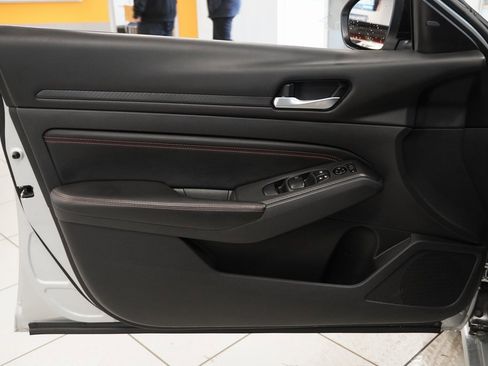 Used 2020 Nissan Altima 2.5 SR w/ Premium Package image 18