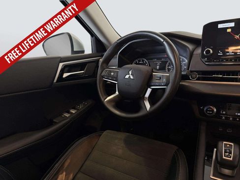 Used 2024 Mitsubishi Outlander FWD image 24