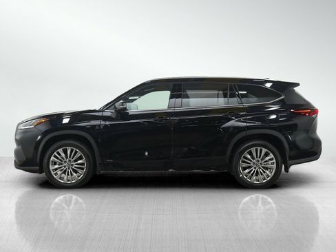 Used 2026 Toyota Highlander Platinum AWD/4WD image 2