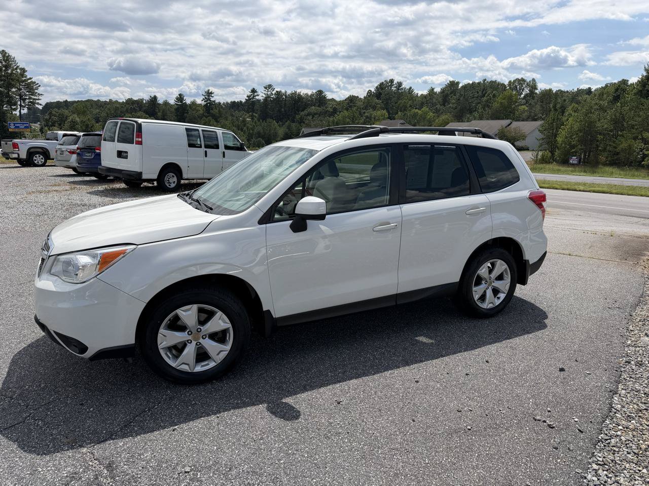 Used 2016 Subaru Forester 2.5i Premium w/ All-Weather Package AWD/4WD image 3