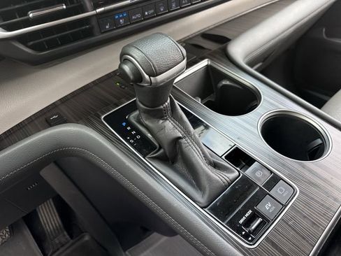 Used 2021 Toyota Sienna Limited image 20