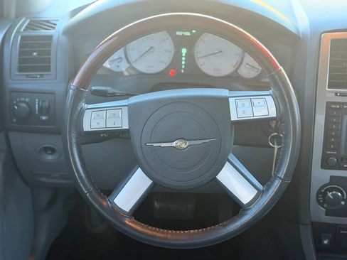 Used 2006 Chrysler 300 Touring RWD image 13