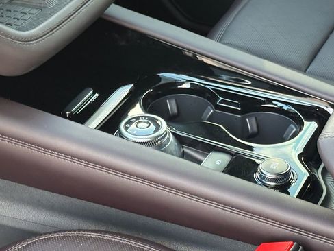 Used 2025 Ford Explorer Platinum image 18