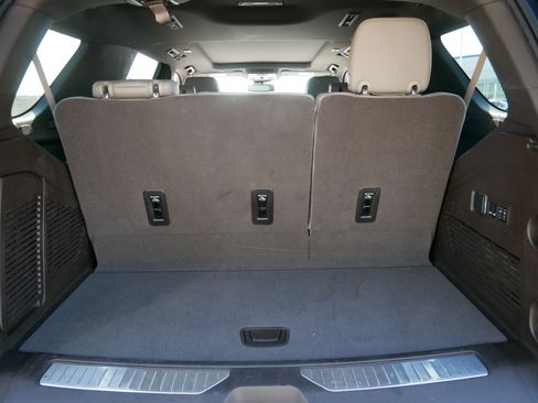 Used 2024 Chevrolet Tahoe Z71 w/ Off-Road Capability Package image 18