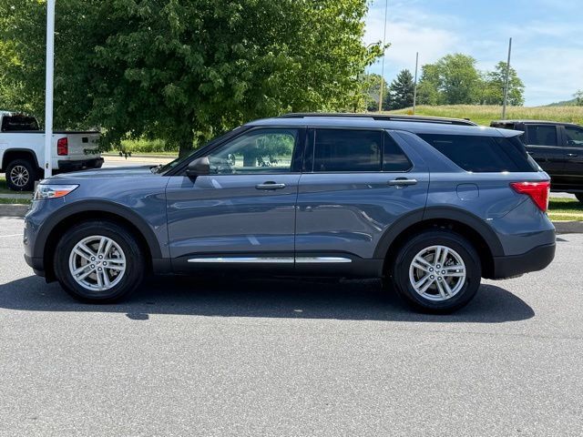 Used 2021 Ford Explorer XLT w/ Equipment Group 202A AWD/4WD image 11