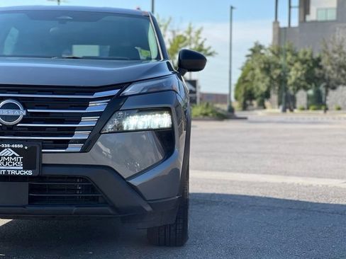 Used 2024 Nissan Rogue S AWD/4WD image 11