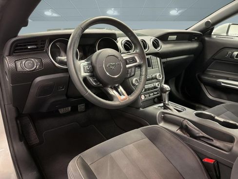 Used 2019 Ford Mustang Coupe RWD image 4