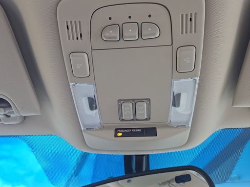 Used 2011 Cadillac DTS Luxury image 23