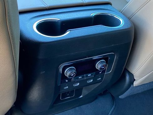 Used 2024 Chevrolet Suburban Premier w/ Advanced Technology Package AWD/4WD image 28