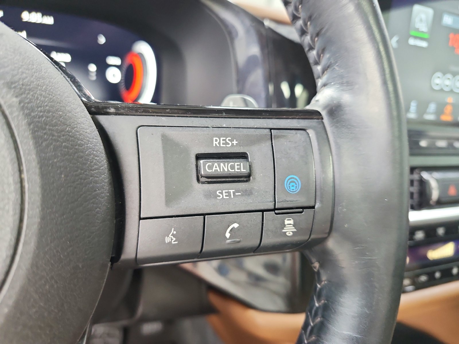 Used 2023 Nissan Pathfinder Platinum w/ Cargo Package AWD/4WD image 24