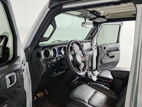 Used 2023 Jeep Gladiator Sport AWD/4WD image 18