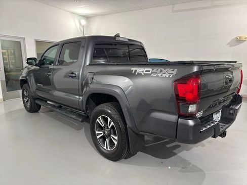 Used 2019 Toyota Tacoma TRD Sport AWD/4WD image 7