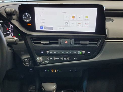 Used 2024 Lexus ES 300h 300h image 19