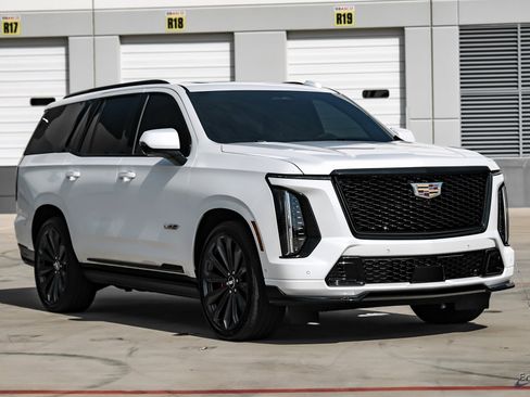 Used 2025 Cadillac Escalade V w/ LPO, Floor Liner Package image 19