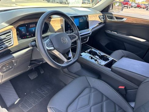 Used 2025 Volkswagen Atlas SE AWD/4WD image 18