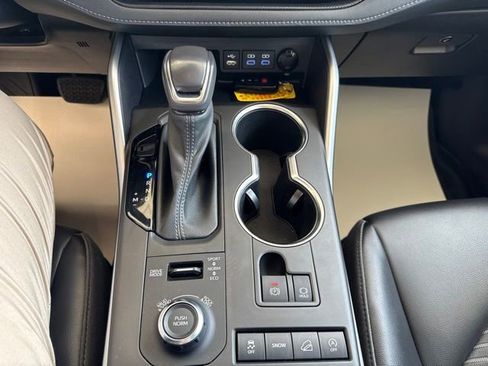 Used 2022 Toyota Highlander XSE AWD/4WD image 25