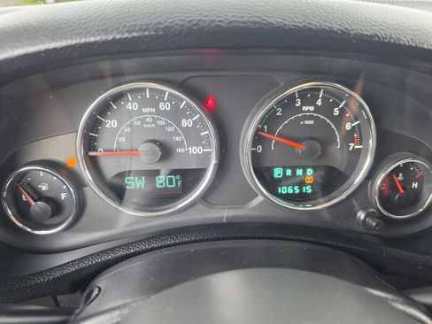 Used 2012 Jeep Wrangler Unlimited Sahara AWD/4WD image 11
