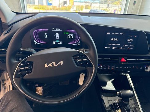 Certified 2025 Kia Niro LX FWD image 23