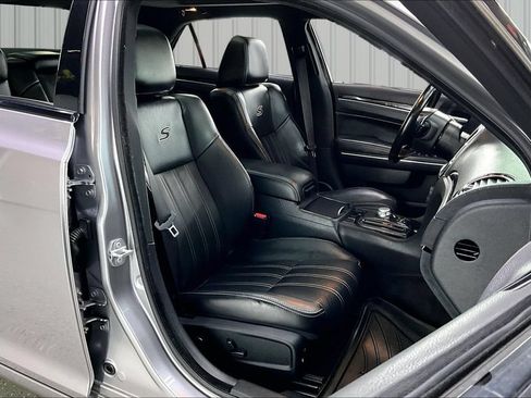 Used 2018 Chrysler 300 S AWD/4WD image 30