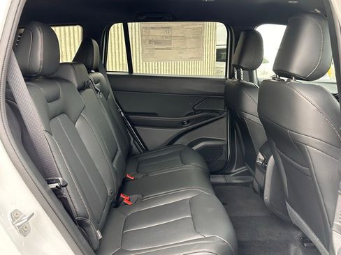 New 2026 Jeep Cherokee Limited image 18