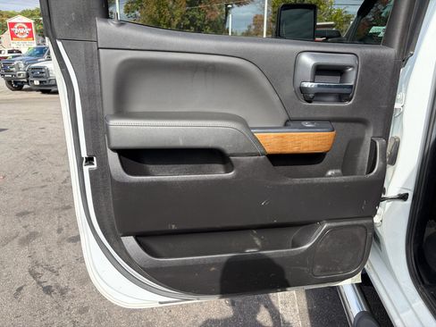 Used 2019 Chevrolet Silverado 2500 LTZ w/ Duramax Plus Package image 41