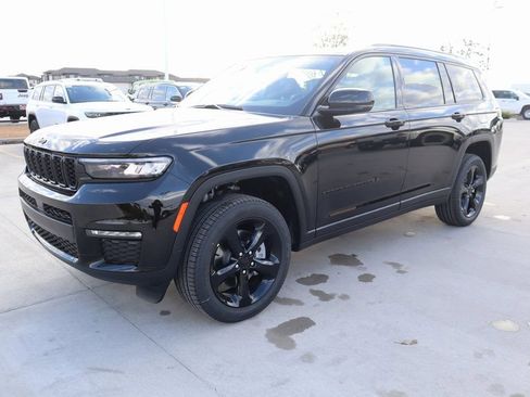 New 2025 Jeep Grand Cherokee L Limited w/ Black Appearance Package AWD/4WD image 11