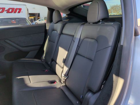 Used 2024 Tesla Model Y Long Range image 30