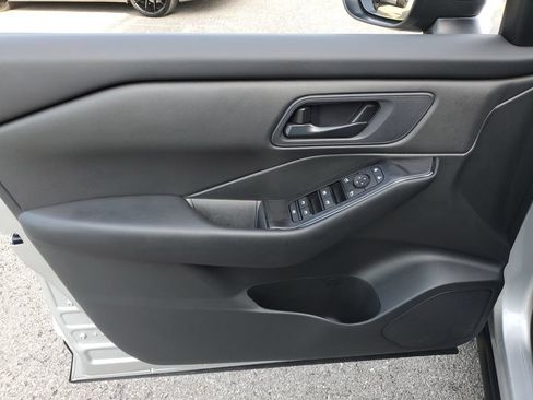 Certified 2025 Nissan Rogue S FWD image 17