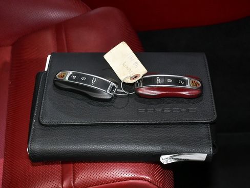 Used 2021 Porsche Cayenne Turbo w/ Assistance Package image 62