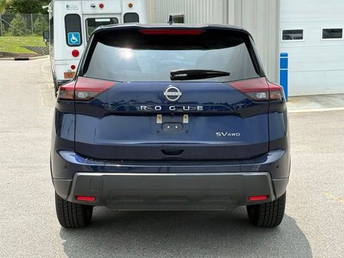 Used 2024 Nissan Rogue SV AWD/4WD image 4
