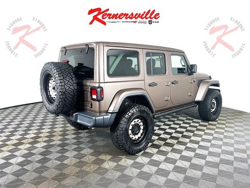 Used 2018 Jeep Wrangler Unlimited Sahara image 7