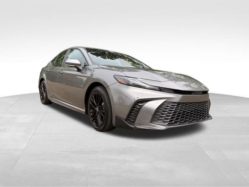 Used 2025 Toyota Camry SE FWD image 10