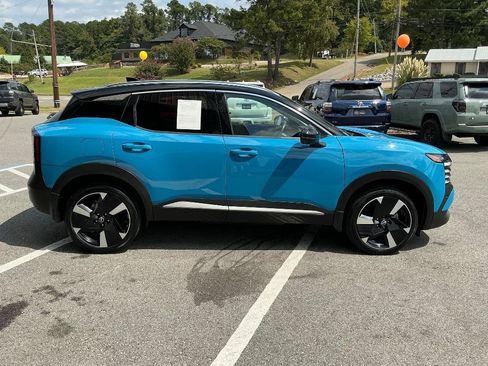 Used 2025 Nissan Kicks SR w/ Illumination Package FWD image 7