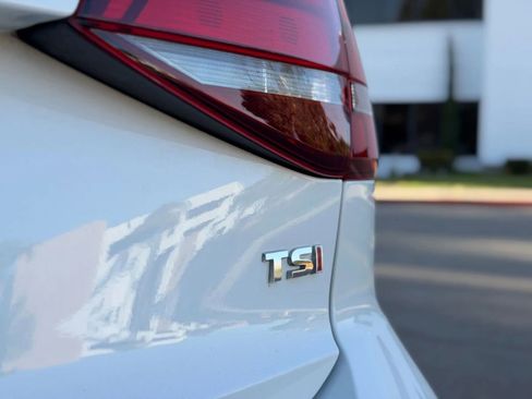 Used 2017 Volkswagen Jetta SE image 14