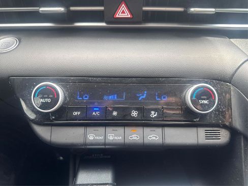 Used 2022 Hyundai Elantra SEL FWD image 17