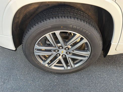 Used 2022 Chevrolet Traverse High Country FWD image 40